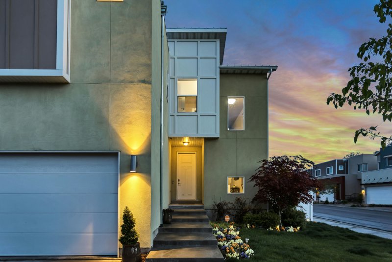 Housing credit shows modest growth in December